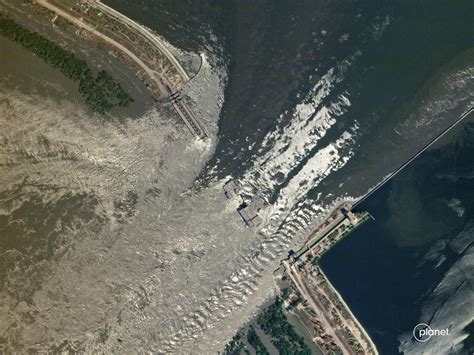 nova kakhovka dam damage.